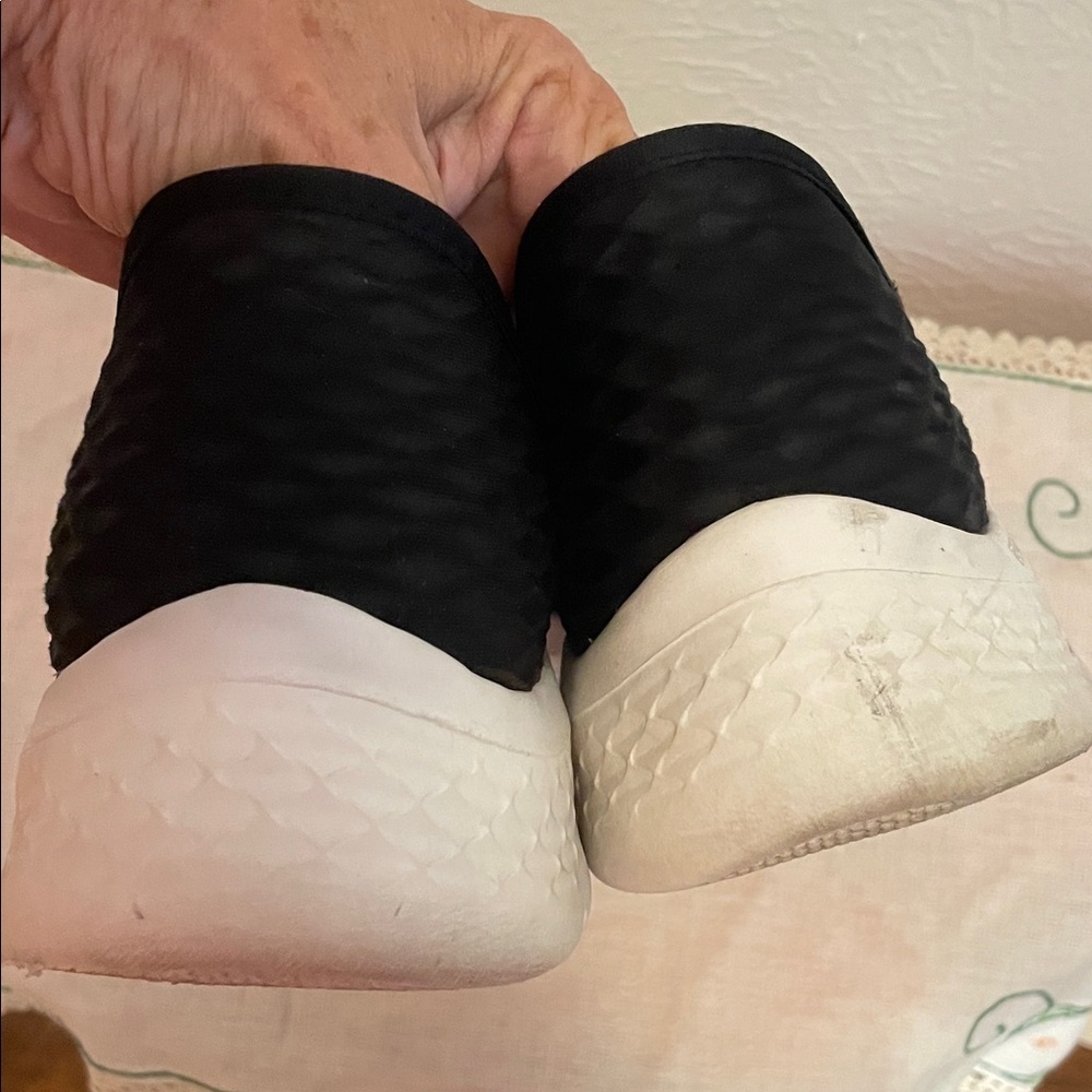 🚷🚷🚷BOGOHO 🚷🚷🚷Skechers Go Walk Women's Black Slip-On Sneakers - Picture 5 of 9